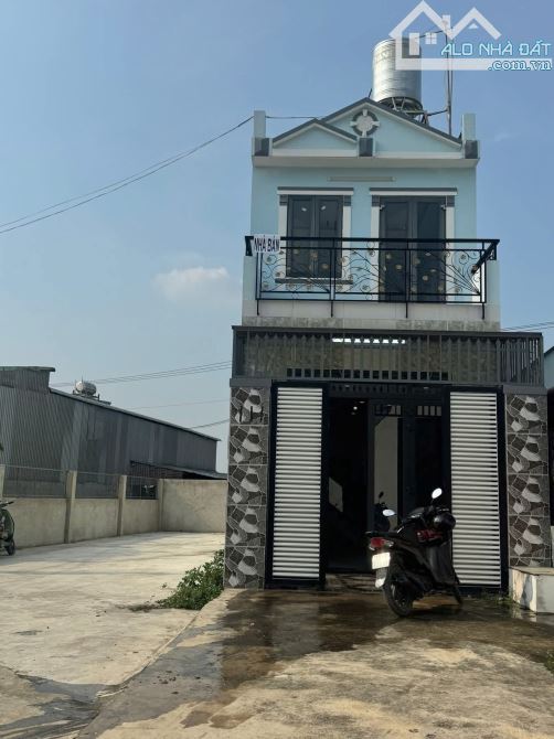 bán gấp nhà mới 14m ngang mặt tiền đường tỉnh lộ 9 cực rẻ