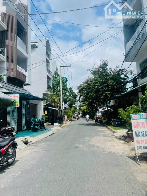 Bán nhà CHDV 6 phòng, thu nhập 21 triệu/tháng, hẻm xe hơi, chỉ hơn 4 tỷ 5 thương lượng