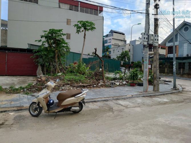 Lô góc hai mặt tiền đường Ô tô Lexus vào đất giá cực tốt cho anh chị đầu tư