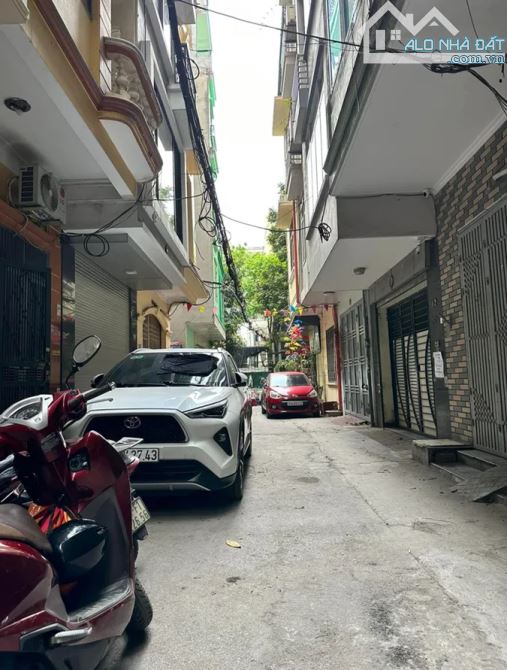 Bán nhà Trần Quốc Hoàn, ngõ thông kinh doanh, đường ô tô tránh, nhà dân xây.