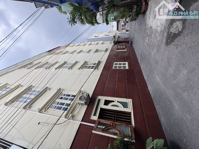 Khách sạn 16p. Ngay ngã 5 GV. Doanh thu ~ 200tr/th. 102m2 Công nhận. 7 chỗ chạy vòng quanh