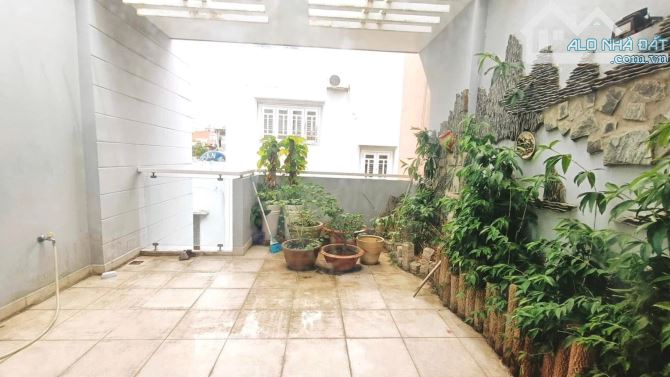 Bán nhà Hẻm ô tô tránh khu quân đội Văn Chung Tân Binhg 47m2 3 tầng vuông A4 nhỉnh 7 tỷ - 10