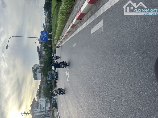E BÁN 80M2 ĐẤT TĐC NGỌC THUỴ MT:4,5M. VIEW CÔNG VIÊN HÀNG XÓM KHAI SƠN TRƯỜNG HỌC CÁC CẤP - 1