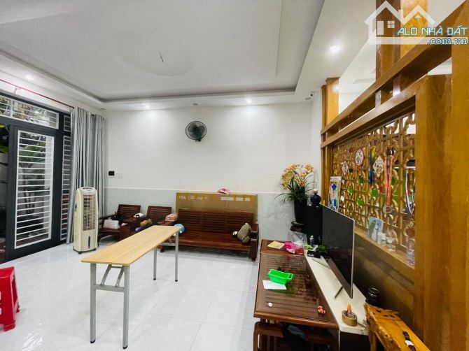 Bán Biệt Thự Mini 1 Trệt 1 Lầu Đường Nội Bộ Nguyễn Hới 130M2 (10x11) - Giá: 11.5Tỷ - 1