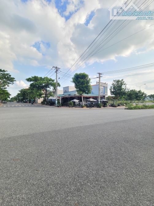 14,5Tỷ TL🔥Bán nhà (200,2m2) 1Lầu và Quán Cf góc 2MT_KDC Châu Thới, p.Bình An, Tp.Dĩ An - 1