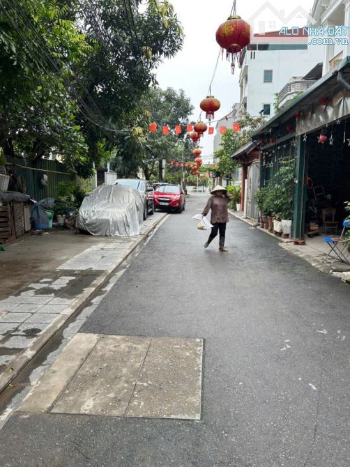 HÀNG XÓM GỬI BÁN MẢNH ĐẤT THÔNG SỐ VÀNG CHỈ 7 TỶ 61M2 MT:4,2M Ô TÔ ĐỖ CỔNG SỔ ĐỎ NÉT CĂNG - 1