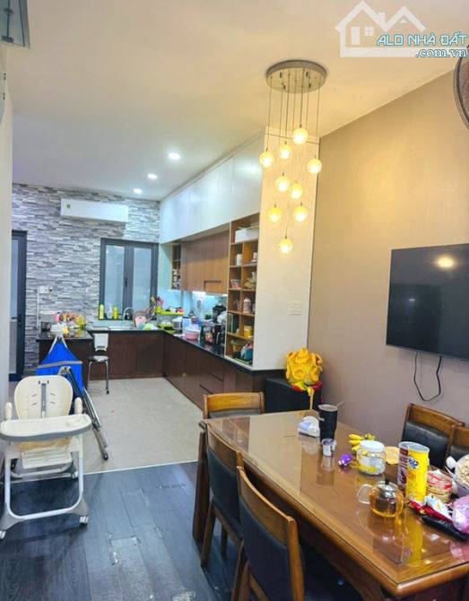 BÁN NHÀ ĐẸP SÁT KINH DƯƠNG VƯƠN.G - KH.U TÊ.N LỬ.A - HẺM XE HƠI - FULL NỘI THẤT - ( 4X16M - 1