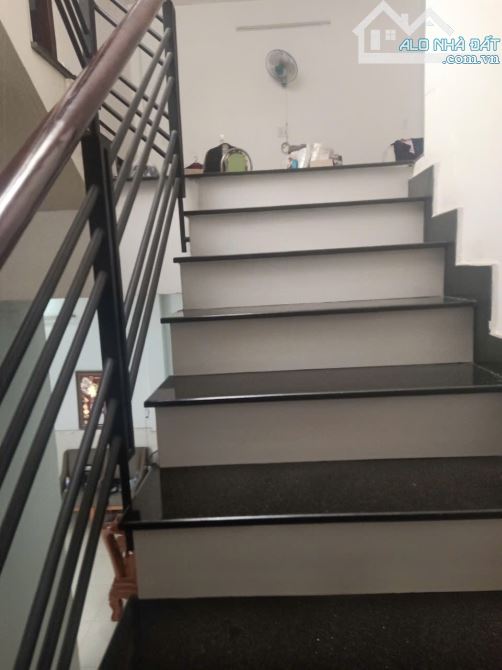 Xe tải đỗ cửa, Biệt thự giáp Bà Điểm, Hóc Môn, 130m, ngang 8m, chỉ 6,6 tỷ. - 1