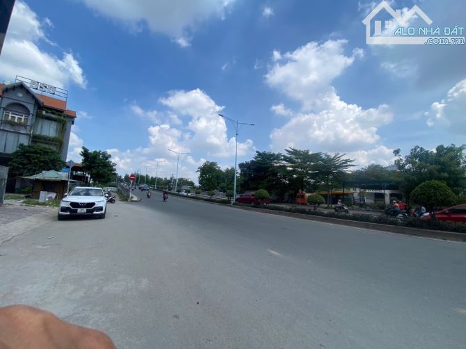 2MT Trường Chinh Quận 12 ( Gần An Sương) 8x20m trệt 3 lầu ST. Giá 26 tỷ. HĐT 45 Triệu/Th - 1