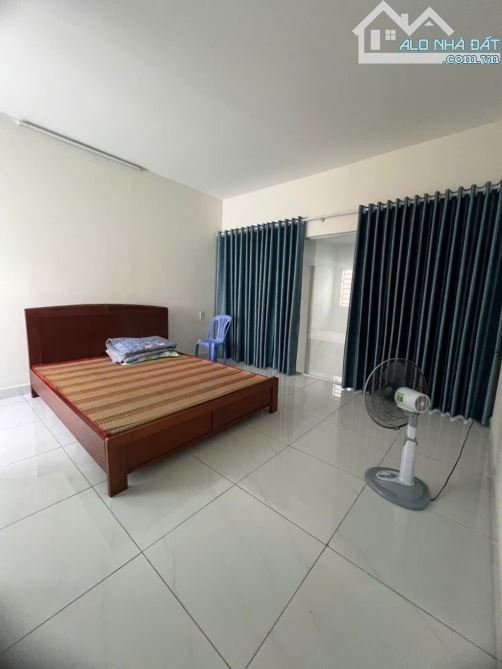 Bán gấp nhà Bình Tân, DT 4x19,HXH, gần Aeon Tân phú, 2 lầu, nhỉnh 4 tỷ - 1