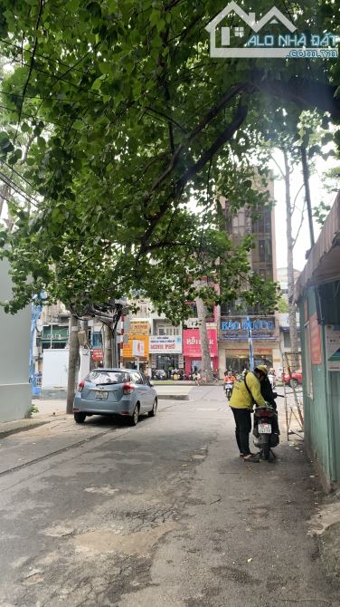 TRẦN HƯNG ĐẠO QUẬN 1 - HXH THÔNG - DT: NGANG 4M, NỞ HẬU 5M, 4LẦU, GIÁ 15.X T.Ỷ(TL) - 1