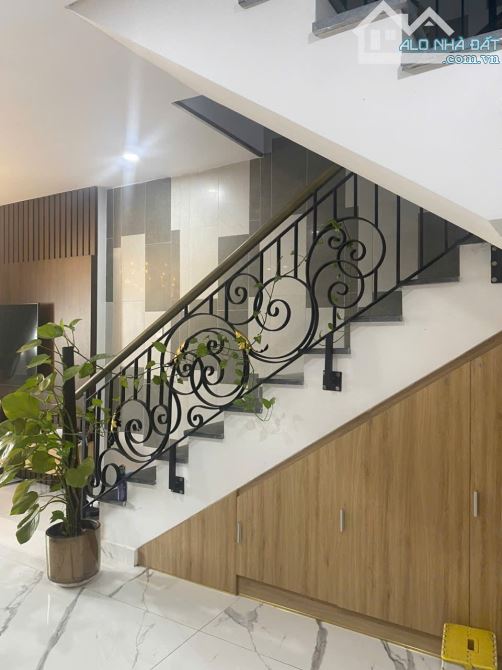 Cần bán căn hộ Penthouse Central Garden, 4PN, đầy đủ nội thất, view quận 1, hướng đón lộc - 1