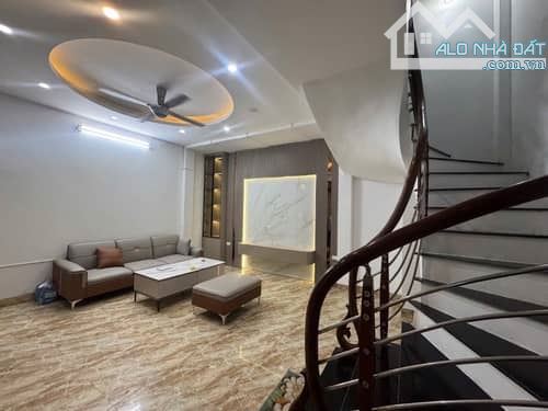 NHÀ CỰC ĐẸP TÔN ĐỨC THẮNG, 5M RA Ô TÔ TRÁNH, 20M RA HỒ. DT 35M  x 6 TÀNG . GIAD 9 TỶ - 1