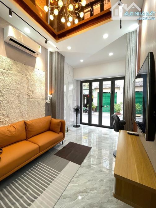 Siêu phẩm cách mặt tiền Lê Văn Sỹ 3 căn- tiện kinh doanh - Full nội thất đẹp 40m2 - 1