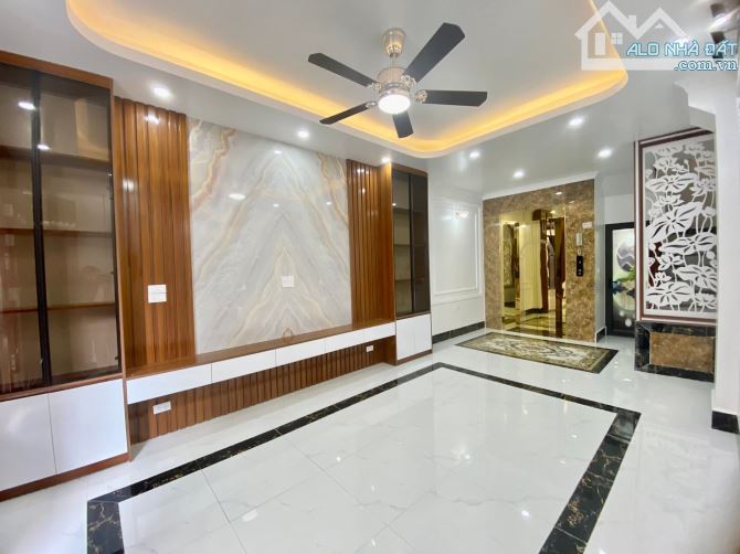 Phạm Văn Đồng,Cầu Giấy - Ô Tô - Thang Máy - 6 tầng 4 ngủ nhỉnh 8 tỷ - 1