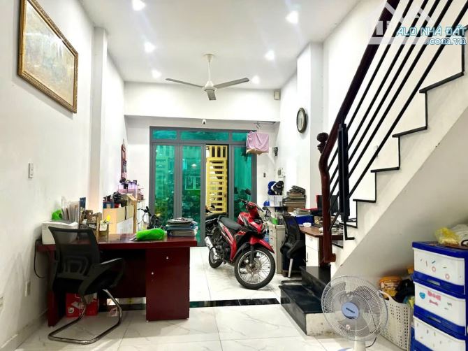 BÁN NHÀ THIÊN PHỨƠC-P9- TÂN BÌNH- 41m² ( 3,7m* 11m), nở hậu-3 TẦNG -5PN- CHỈ 6.2TỶ - 1