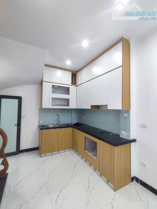 Bán nhà Hồng Hà Hoàn Kiếm.DT:37M2 x 5 Tầng..MT: 4,4M.Lô Góc.. Cách ô tô tránh 50M..SĐCC Gi - 1