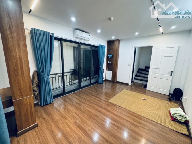 Nhà Đẹp - TRUNG KÍNH -33M x 5 TẦNG- 8.x TỶ- FULL ĐỒ- NGÕ Ô TÔ - 1