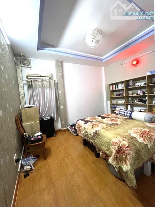 NHÀ NGỘP BANK PHƯỜNG THẠNH LỘC QUẬN 12 GIÁP GÒ VẤP NHỈNH 5 TỶ - 3 TẦNG 4PN DT 65m2 (4x17) - 1