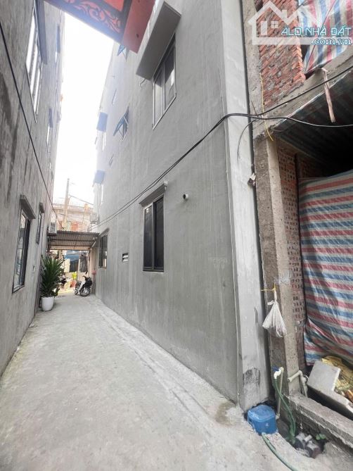 Bán nhà mặt phố trung tâm thị trấn chúc sơn. Dt :30m², 5 tầng, giá 4,2 tỷ. - 1