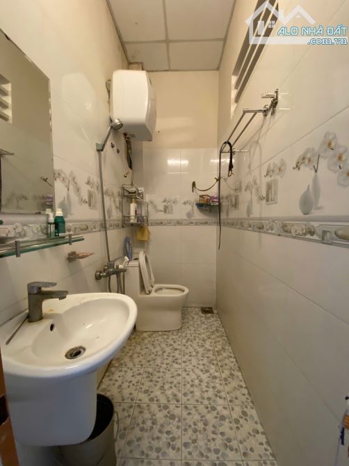 Nhà bán: đường Tân kỳ Tân Quý.Q Tân Phú. DTSD 168m2. 2 tầng. Giá 16 tỷ - 14