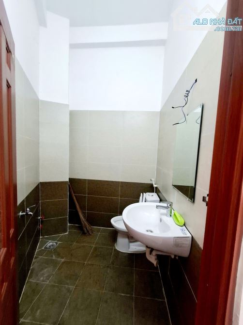 Bán Rẻ CHDV sát mặt tiền Khu Lý Thường Kiệt P8 Tân Bình Giáp Q.10, 57m2,5 Tầng,chỉ Hơn 7 - 14