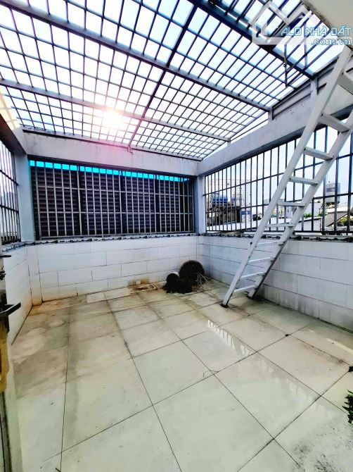 Bán Rẻ CHDV sát mặt tiền Khu Lý Thường Kiệt P8 Tân Bình Giáp Q.10, 57m2,5 Tầng,chỉ Hơn 7 - 18