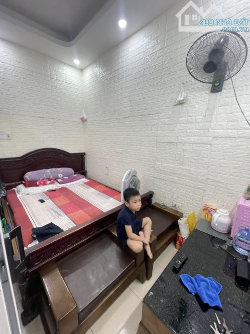 SIÊU RẺ NHÀ MINH KHAI - HAI BÀ TRƯNG VỊ TRÍ ĐẸP  - 2 THOÁNG  - Ô TÔ CÁCH 20M - SỔ NỞ HẬU - 2