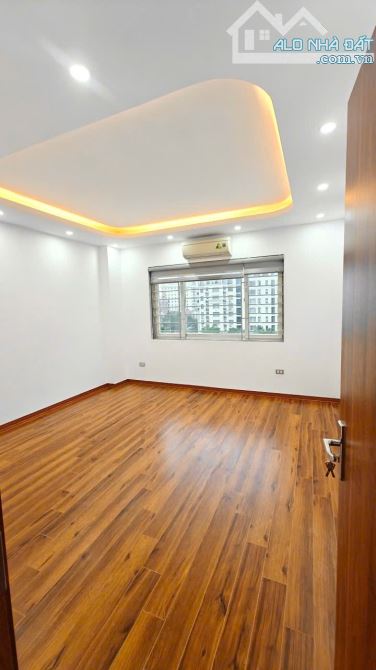 Cần bán gấp căn hộ chung cư 120 m2, 3 PN tòa D5A Trần Thái Tông, ban công Đông Nam - 2