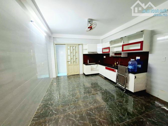 Bán Rẻ CHDV sát mặt tiền Khu Lý Thường Kiệt P8 Tân Bình Giáp Q.10, 57m2,5 Tầng,chỉ Hơn 7 - 2