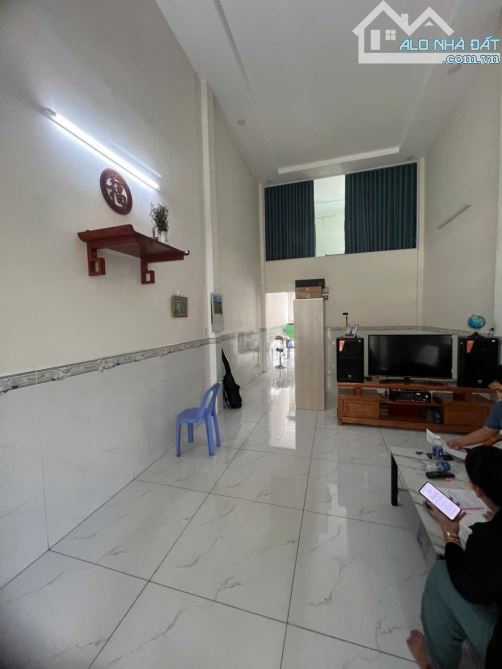 Bán gấp nhà Bình Tân, DT 4x19,HXH, gần Aeon Tân phú, 2 lầu, nhỉnh 4 tỷ - 2