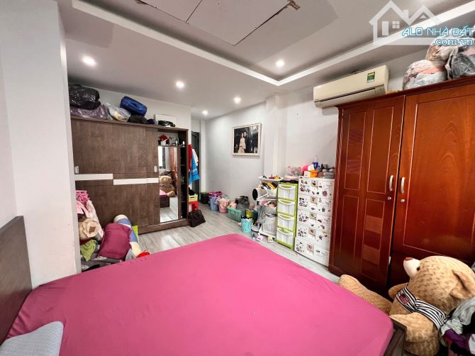 Nhà bán: đường Thiên Phước. Tân Bình. DTSD 41m2. 3 tầng. Giá 6,4tỷ - 2