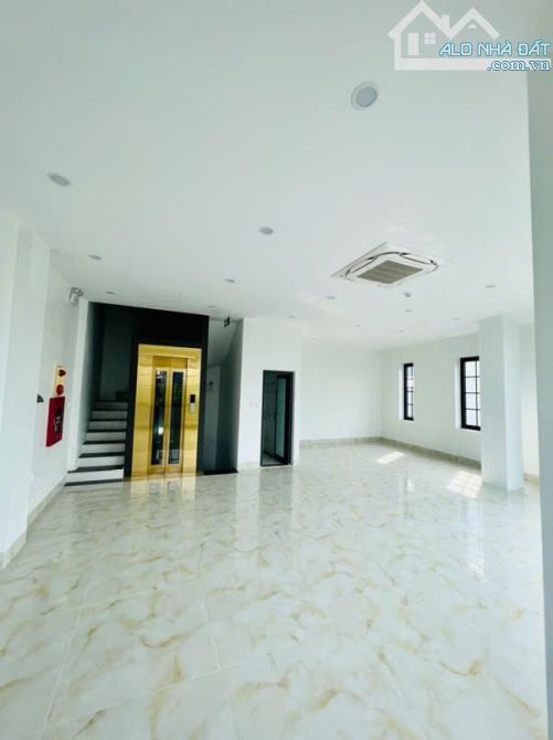 Mặt phố Lê Trọng Tấn, lô góc, 7 tầng thang máy, vỉa hè rộng, chỉ 29,8 tỷ - 2