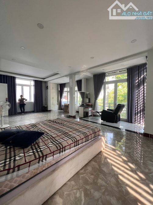 Ngộp bank bán gấp biệt thự Khu Compound Trần Não khu bến thuyền 25 tỷ dt 8x16m 3 lầu - 2