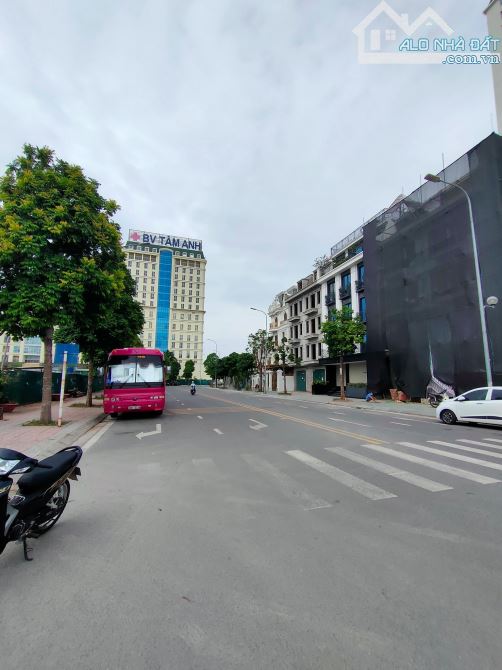 Bán Tòa Nhà MP Hồng Tiến Long Biên 230m² 9 Tầng 1 Hầm MT 8m Doanh Thu 400Tr/Th – 139.9Tỷ