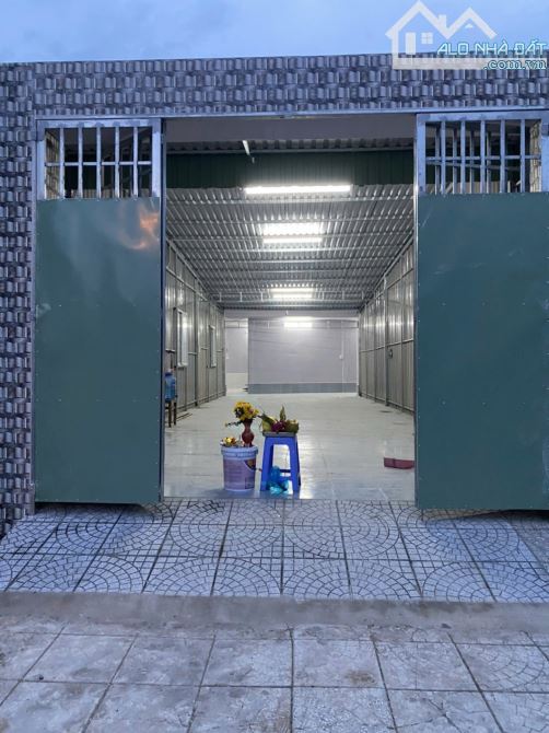 Bán nhà mặt 2 tiền KDC Đại Học Cần Thơ , DT: 5m (hậu 20m) x 31m= 260m2, giá: 7.9 tỷ - 2
