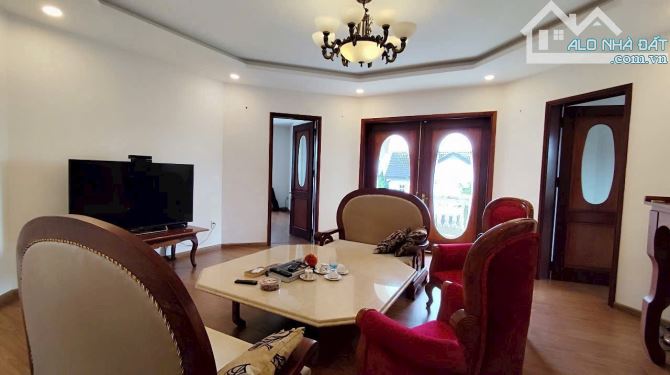 Bán ăn biệt thự nghỉ dưỡng đẹp tại Đà Lạt 285m2 sổ riêng khu sang xịn đường rộng rãi - 2