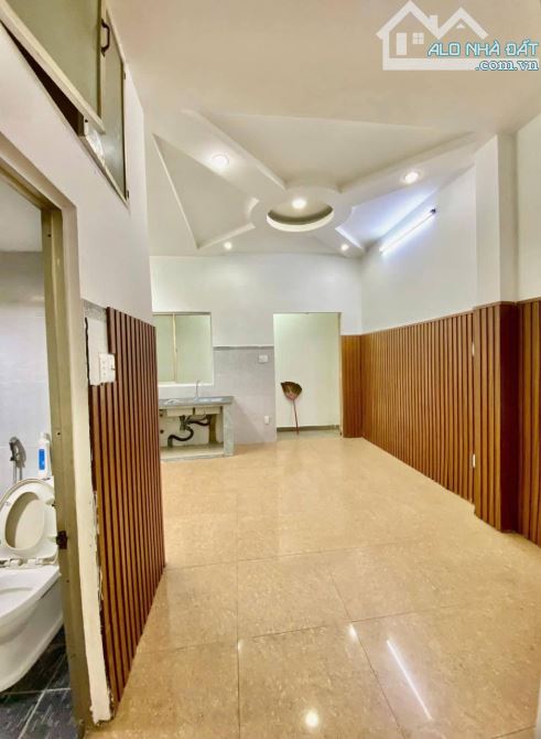 Đường 10m thông ở, làm văn phòng cty, DT: 5X15m, 3 tầng, khu cao tầng dân trí - 2