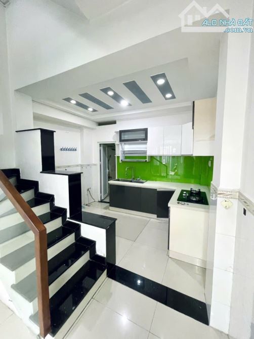 💥KHU VIP LÝ CHÍNH THẮNG - QUẬN 3 - DT: 3,3 x10 -5 TẦNG ĐÚC - 8 PHÒNG - 6WC - GIÁ :7,65 TỶ - 2
