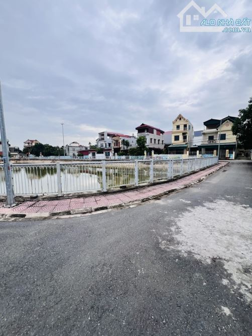 BÁN ĐẤT KIÊU KỴ GIA LÂM-VIEW HỒ- Ô TÔ 7 CHỖ THÔNG-7 CHỖ VÀO NHÀ-60m2-MT4m-4,2 tỷ. - 2