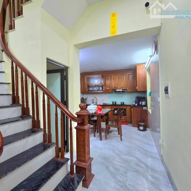 Nhà đẹp ở luôn Cổ Nhuế Bắc Từ Liêm. Sổ vuông 45m, 3 tầng 3 ngủ MT4m1 Giá 8 tỷ - 2