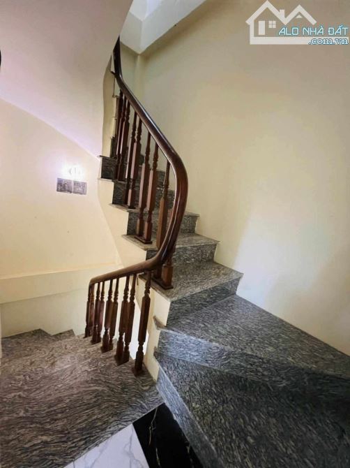 ĐỐNG ĐA – NGÕ CHỢ KHÂM THIÊN 30m 4 tầng ngõ 3 gác Chỉ 6,5tỷ - 3