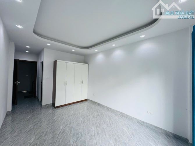 LIÊN MẠC ĐẠI CÁT GIÁ5,7TỶ 35m 5 TẦNG 2 THOÁNG Ô TÔ TRÁNH NHÀ ĐẸP VỀ Ở LUÔN - 3