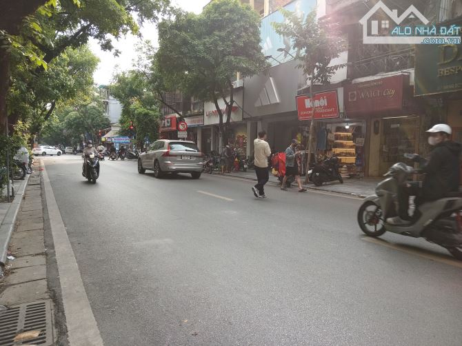 Bán nhà mặt phố Hàng Bông - 200m ra Hồ Gươm - 412m2 - mặt tiền 14m- Đầu tư siêu lời 329 tỷ