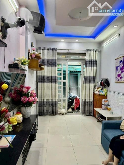 NGAY EMART 2 P14 GÒ VẤP - CHÍNH CHỦ XÂY KIÊN CỐ - HXH SÁT MT - CHỈ HƠN 3 TỶ XÍU - 3