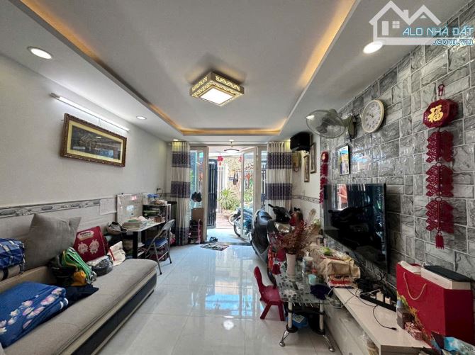 H3m 145/ Trần Bá Giao,P%. 6,7mx12,5m Hiện là 2 căn riêng biệt, 1Lầu giá rẻ 5,25 tỷ - 3