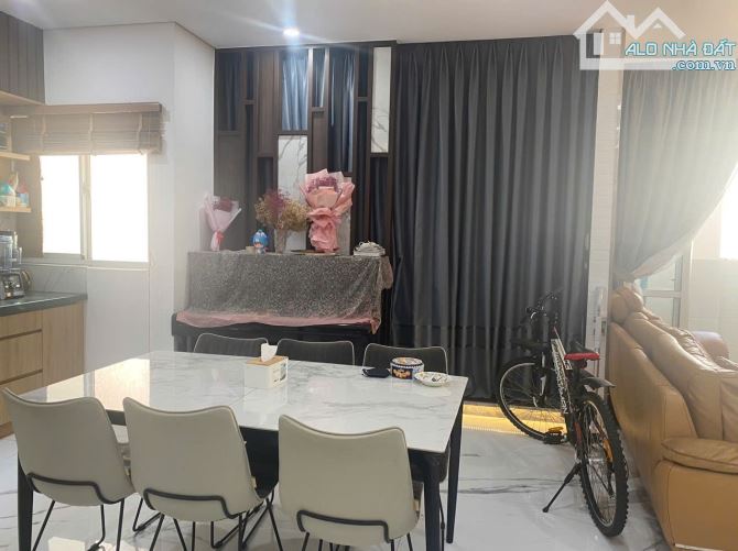 Cần bán căn hộ Penthouse Central Garden, 4PN, đầy đủ nội thất, view quận 1, hướng đón lộc - 3