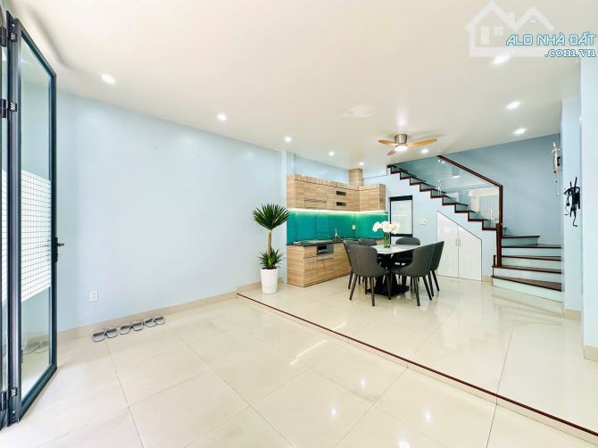 P Tuấn. 𝐒𝐢𝐞̂𝐮 𝐏𝐡𝐚̂̉𝐦 5 tầng Mặt Đường Đinh Nhu thông Nguyễn Công Hoà – Lán Bè - 3