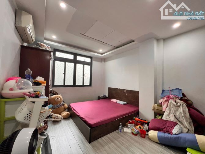 Nhà bán: đường Thiên Phước. Tân Bình. DTSD 41m2. 3 tầng. Giá 6,4tỷ - 3