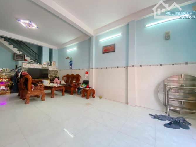 NHÀ ĐẸP THẠNH LỘC QUẬN 12 CHỈ HƠN 5 TỶ- DT 80m2 (5,2x18) 2 Lầu 4PN CÒN MỚI CỨNG - 3